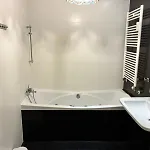 Deluxe Na Wylacznosc Z Darmowym Parkingiem W Garazu Fv Apartman Varsó